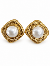 Load image into Gallery viewer, Vintage Pearl Earrings