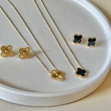 Load image into Gallery viewer, Gold Clover Necklace
