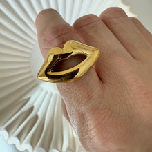 Load image into Gallery viewer, Lips Ring
