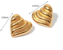 Load image into Gallery viewer, Heart Gold Earrings
