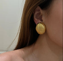 Load image into Gallery viewer, Novie Gold Earrings
