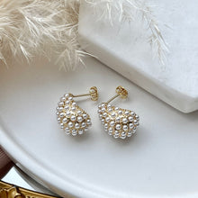 Load image into Gallery viewer, Drop Pearl Earrings
