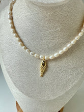 Load image into Gallery viewer, Fish Pearls Necklace
