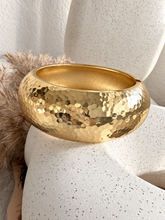 Load image into Gallery viewer, Textured Chunky Classic Bangle
