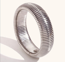 Load image into Gallery viewer, Vintage Bangle 12mm
