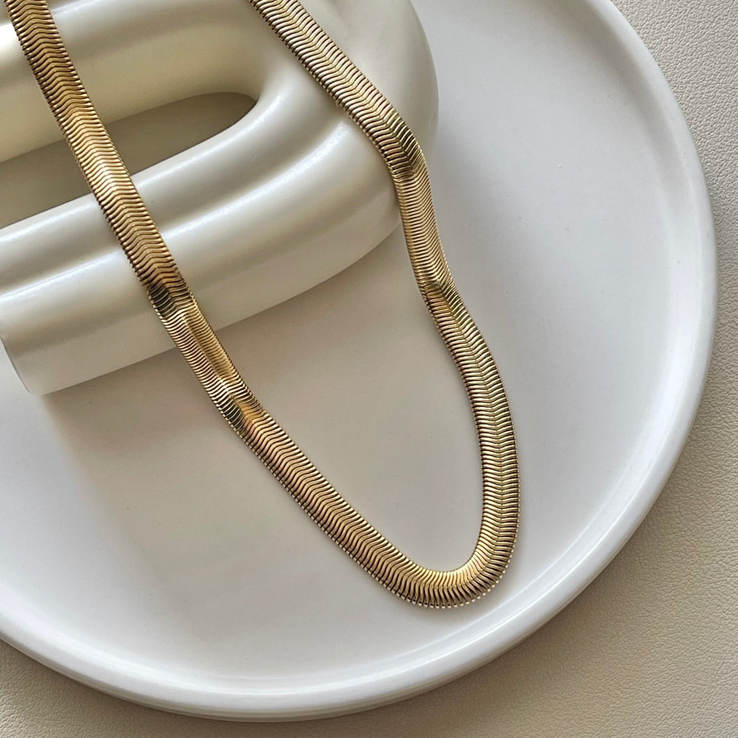 Sneak Necklace