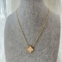 Load image into Gallery viewer, Pearl Gold Clover Necklace
