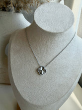 Load image into Gallery viewer, Trebol Necklace
