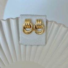 Load image into Gallery viewer, Chunky  Earrings

