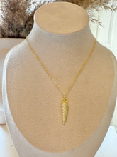 Load image into Gallery viewer, Cute Golden Shell Necklace
