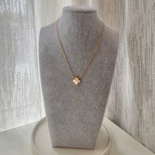 Load image into Gallery viewer, Pearl Gold Clover Necklace

