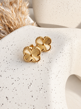 Load image into Gallery viewer, Flor Stud Earrings
