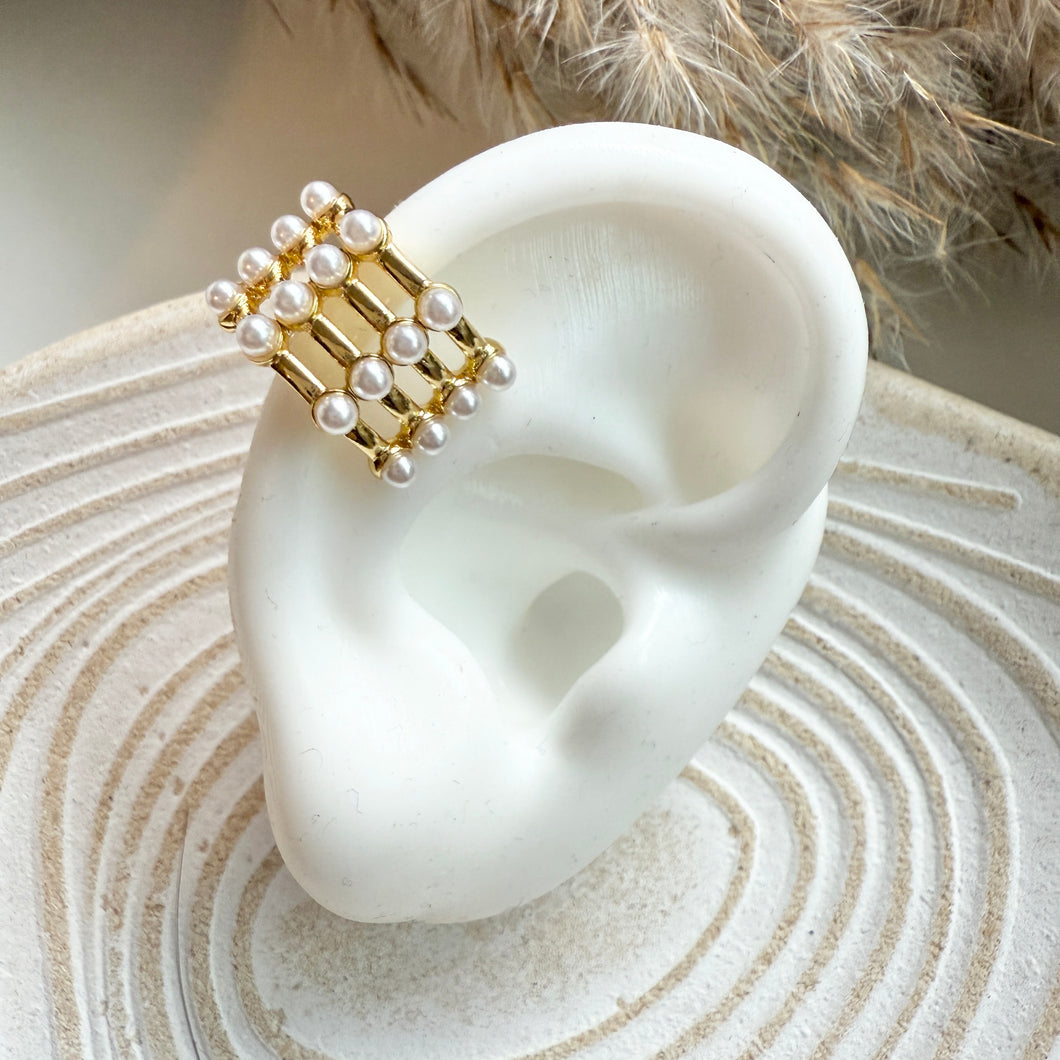 Line Pearl Earcuff